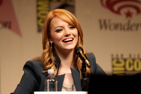 Emma Stone Laughing At Press Conference - Teen Rehab