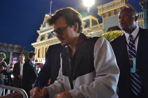 Johnny Depp Signing Autograph - Teen Rehab